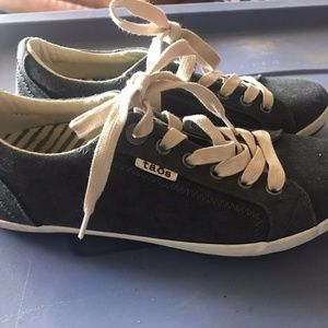 Taos Star Gray sneakers size 7